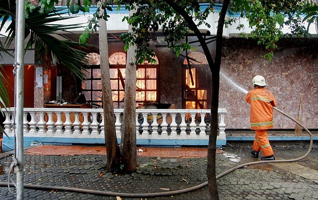 4 Langkah Mudah Mengantisipasi Bahaya Kebakaran di Rumah | kumparan.com