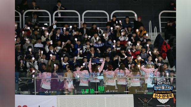 Twice dan fans dalam 'ISAC 2017' (Foto: MBC)