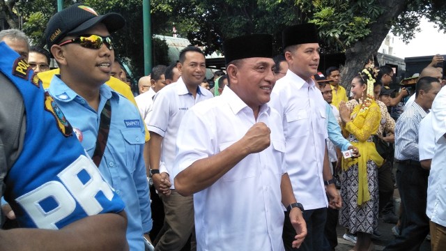 Edy-Ijeck Tiba Di KPU Sumut (Foto: Muhammad Iqbal/kumparan)