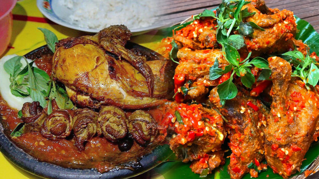 Makanan pedas khas Indonesia (Foto:  Instagram @duniakulinersurabaya @lysa_tangkulung)