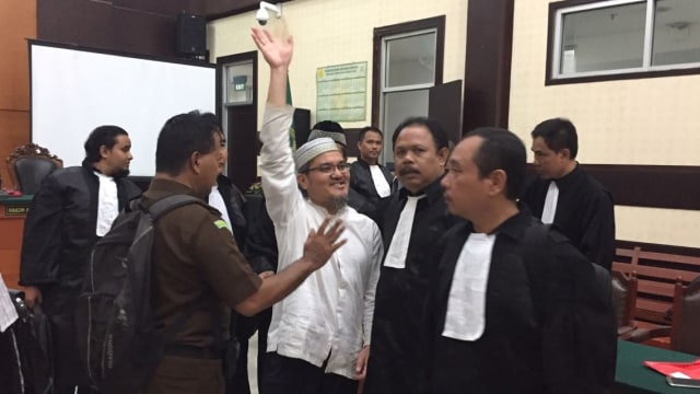 Sidang pembacaan Jonru  (Foto: Reki Febrian/kumparan)