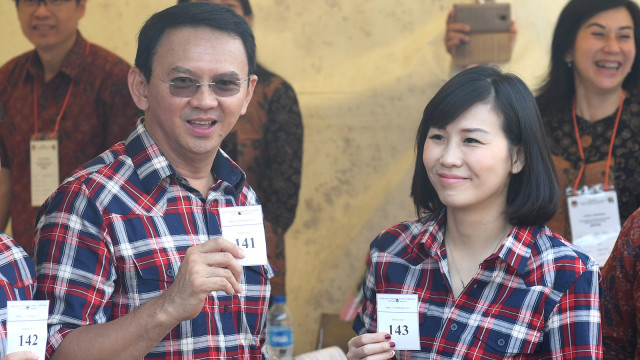 Ahok dan Veronica Tan (Foto: Goh Chai Hin/AFP)