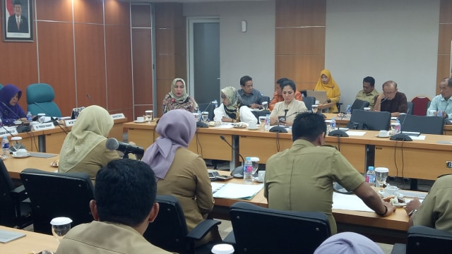 Rapat DPRD DKI Komisi B tentang OK OCE (Foto:  Nabilla Fatiara/kumparan)