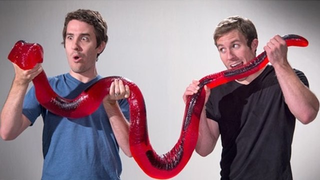 Permen gummy snake raksasa (Foto: Instagram @iamslogic)