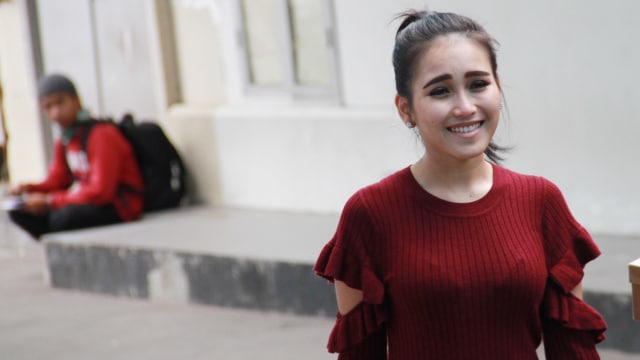 Kaki Diperban, Ayu Ting Ting Sebut Akibat Main Bola (79999)