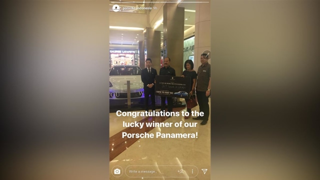 Fredrich dapat mobil mewah (Foto: Instgaram @porsche.indonesia)