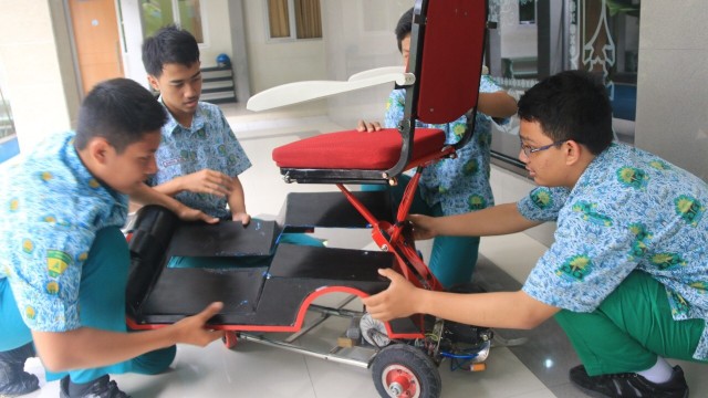 Kursi roda pintar SMA Muhammadiyah II Sidoarjo. (Foto: Faza Ghulam/SMA Muhammadiyah II Sidoarjo)