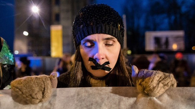 Unjuk rasa mengenai hak perempuan (Foto: AFP PHOTO / Wojtek RADWANSKI)