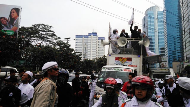 Demo FPI di depan kantor Facebook (Foto: Yuana Fatwalloh/kumparan)