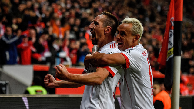 Franck Ribery merayakan gol Bayern Muenchen. (Foto: SASCHA SCHUERMANN/AFP)