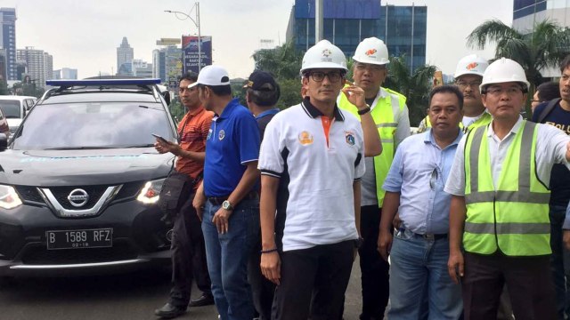 Wagub DKI Sandiaga Uno di flyover Pancoran (Foto: Raga Imam/kumparan)