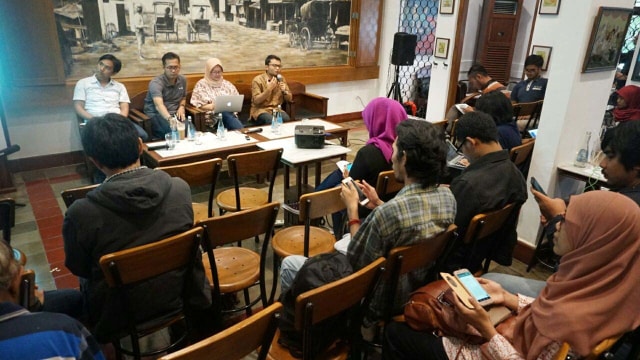 Diskusi media di Bakoel Koffie Cikini (Foto: Irfan Adi Saputra/kumparan)