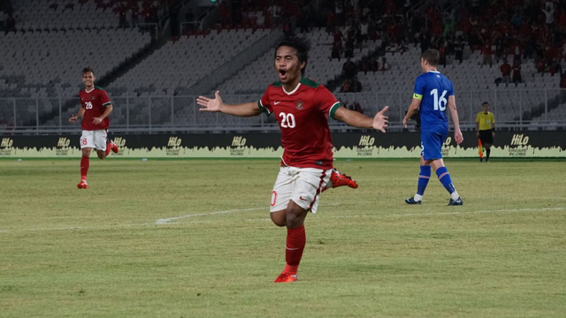 Selebrasi Ilham Udin usai mencetak gol Foto: Fanny Kusumawardhani/kumparan