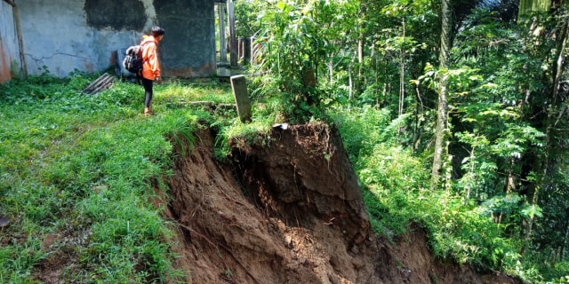 4 Desa Di Kuningan Terdampak Longsor Setelah Hujan Deras 7