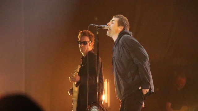 Aksi Liam Gallagher di atas panggung (Foto: kumparan/Garin Gustavian)