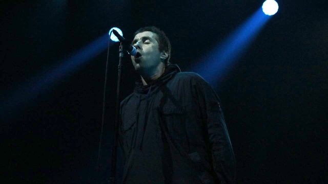 Aksi Liam Gallagher di atas panggung (Foto: kumparan/Garin Gustavian)