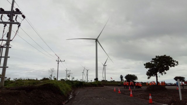 Pembangkit Listrik Tenaga Bayu (PLTB), salah satu jenis pembangkit listrik dengan energi baru terbarukan (EBT).  Foto: Nurlaela/ Kumparan