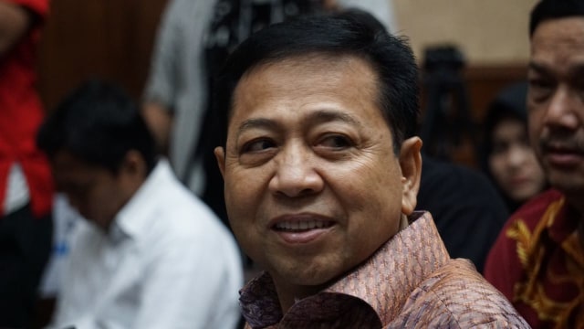 Setya Novanto tiba di ruang sidang (Foto: Intan Alfitry Novian/kumparan)