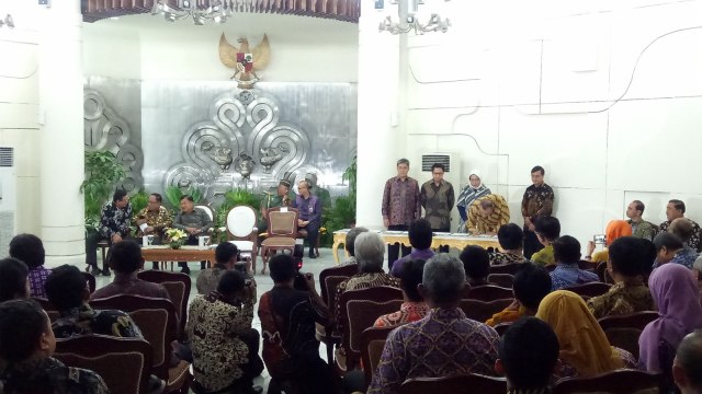 Jusuf Kalla penandatanganan Galeri IPTEK (Foto: Kevin Kurnianto/kumparan)