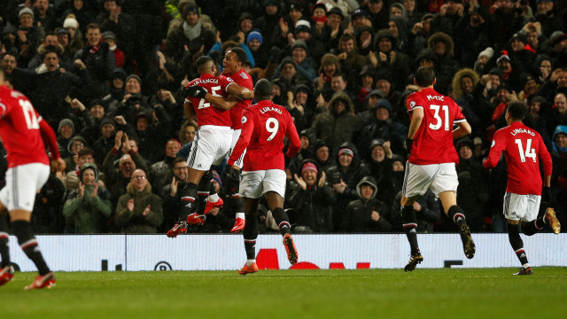 Para pemain United merayakan gol (Foto: REUTERS/Andrew Yates)