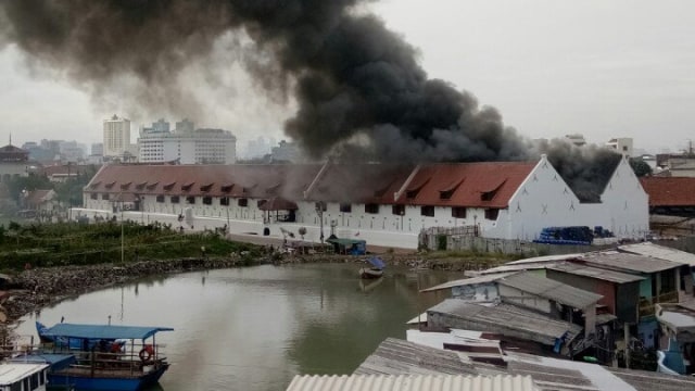 Kebakaran di Museum bahari (Foto: Twitter/@Iful_)