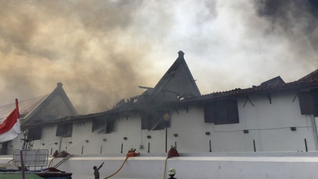 Kebakaran Museum Bahari yang terjadi pada 16 Januari 2018. Foto: Fachrul Irwinsyah/kumparan