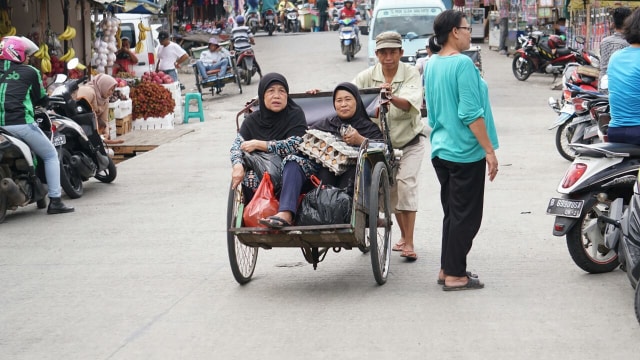 Becak di Jakarta (Foto: Helmi Afandi/kumparan)