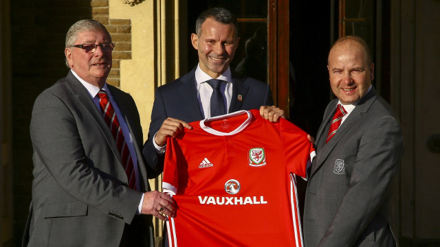Ryan Giggs jadi pelatih Wales (Foto: GEOFF CADDICK / AFP)