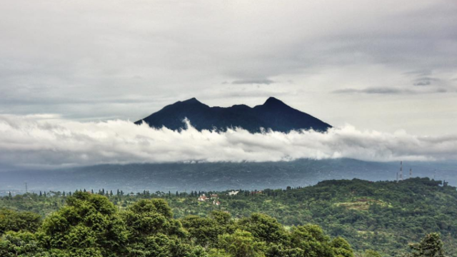 Gunung Salak, Jawa Barat. (Foto: Wikimedia Common)