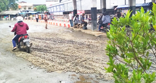 Akses Jalan Terminal Palabuhanratu Kabupaten Sukabumi Masih Rusak