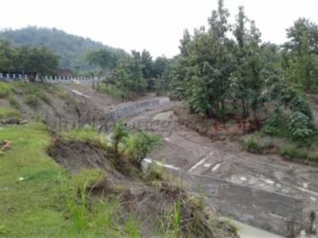 Tembok Penahan Tebing Dekat Jalan di Gondang Ambrol