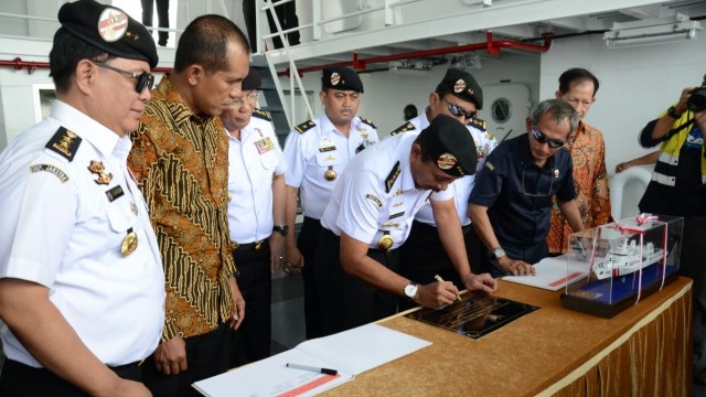 Peresmian kapal patroli  KN Tanjung Datu-1101 (Foto: Dok. Humas Bakamla RI)