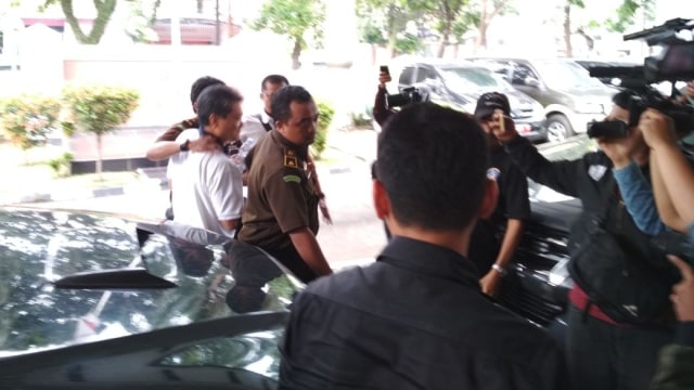 Mantan dirkeu PT KAI Achmad Kuntjoro ditangkap (Foto: Iqbal Tawakkal/kumparan)