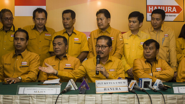 Sarifuddin Sudding (kedua kiri depan). (Foto: Antara/Galih Pradipta)