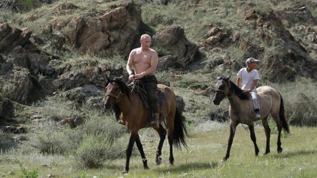 Vladimir Putin berkuda (Foto: AFP/Alexey Druzhinin)