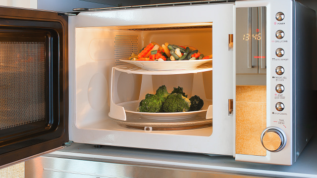 Microwave hasilkan gelombang mikro (Foto: Thinkstock)