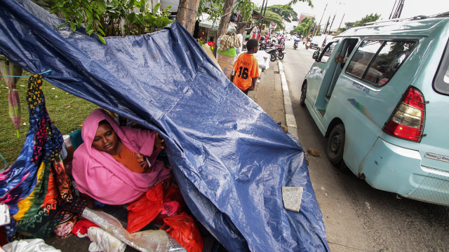 Pencari suaka tinggal di trotoar Jakarta (Foto: ANTARA FOTO/Rivan Awal Lingga)
