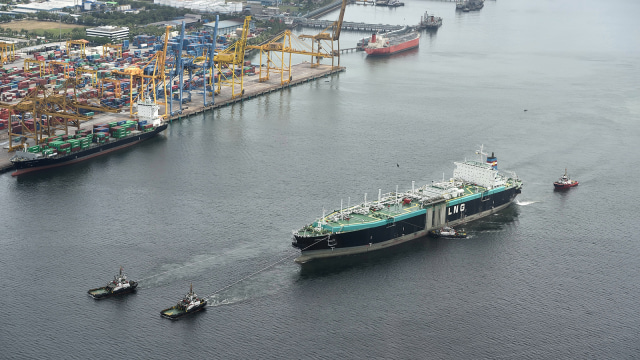 Kapal tanker LNG di selat Johor (Foto: AFP PHOTO / ROSLAN RAHMAN)