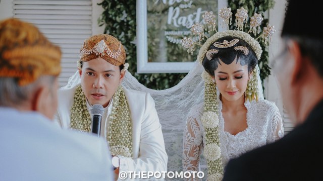 Akad nikah Ardina - Arie. (Foto: Dok.Thepotomoto)