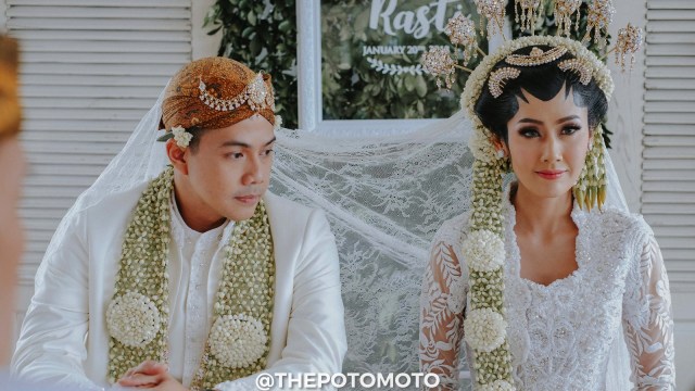 Akad nikah Ardina - Arie. (Foto: Dok.Thepotomoto)