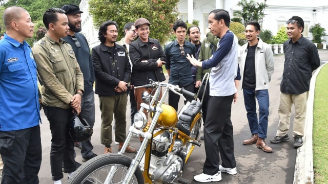 Presiden Joko Widodo dan motor chopper emasnya. (Foto: Dok. Biro Pers Setpres)