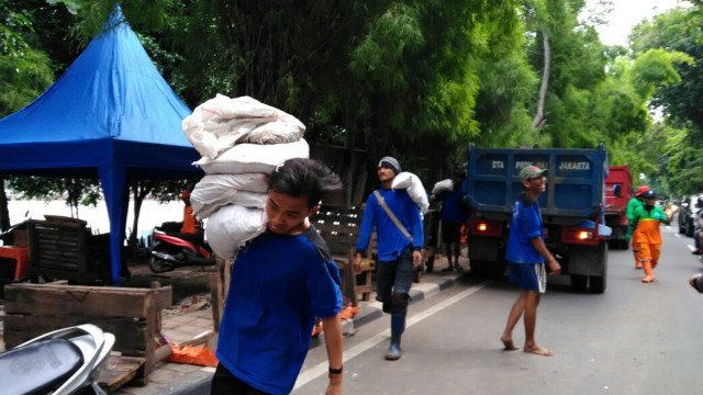 Pembersiahan dan penataan Danau Sunter (Foto: Yuana Fatwalloh/kumparan)