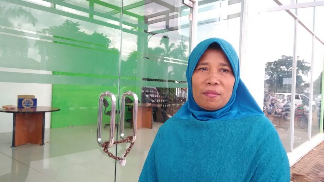 Sumiati (48) warga ngontrak di Duren Sawit (Foto: Yuana Fatwalloh/kumparan)