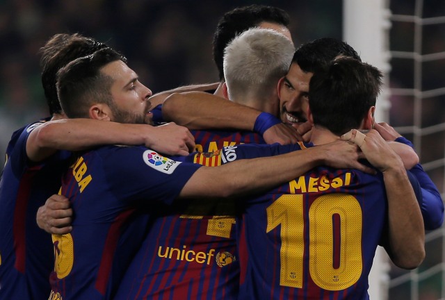 Pemain Barcelona merayakan gol. (Foto: REUTERS/Jon Nazca)