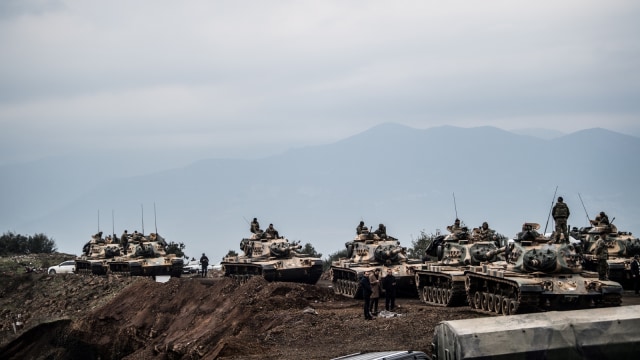 Pasukan Turki masuk ke Suriah (Foto: AFP/Bulent Kilic )