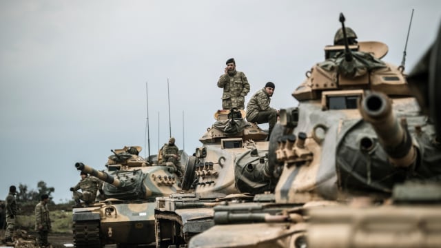 Pasukan Turki masuk ke Suriah (Foto: AFP/Bulent Kilic)