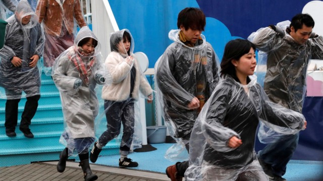 Warga Tokyo latihan hadapi serangan Korut (Foto: REUTERS/Kim Kyung-Hoon)