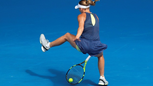 Pukulan tweeners Wozniacki vs Rybarikova. (Foto:  REUTERS/Edgar Su)