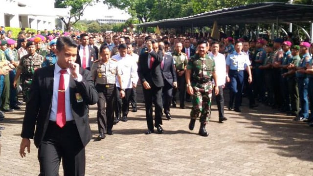 Jokowi di Mabes TNI (Foto: twitter.com/Puspen_TNI)