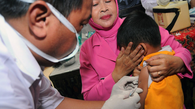 Vaksin Difteri (Foto: ANTARA FOTO/Harviyan Perdana Putra)